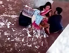 成熟したBhabhi指彼女の恋人S滑りの大屋外